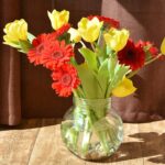 gelb-roter Blumenstrauß