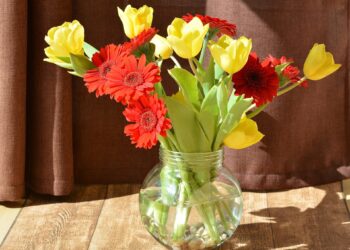 gelb-roter Blumenstrauß